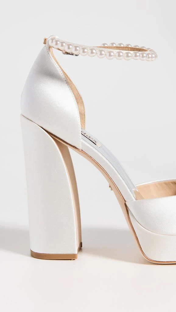 Badgley Mischka Felixa Pumps 5