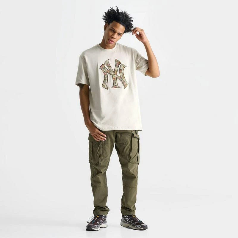New Era Men's New Era New York Yankees MLB Upholstery Logo T-Shirt 2