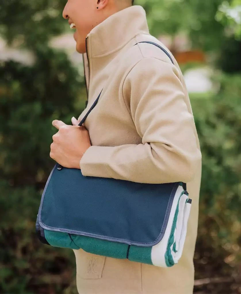 ONIVA Outdoor Picnic Blanket Tote 4