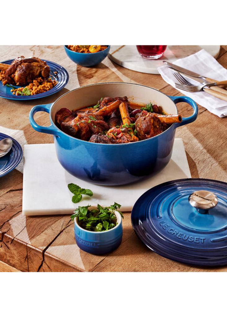 Le Creuset Signature cast iron round casserole 24cm 4.2l - BeyondStyle