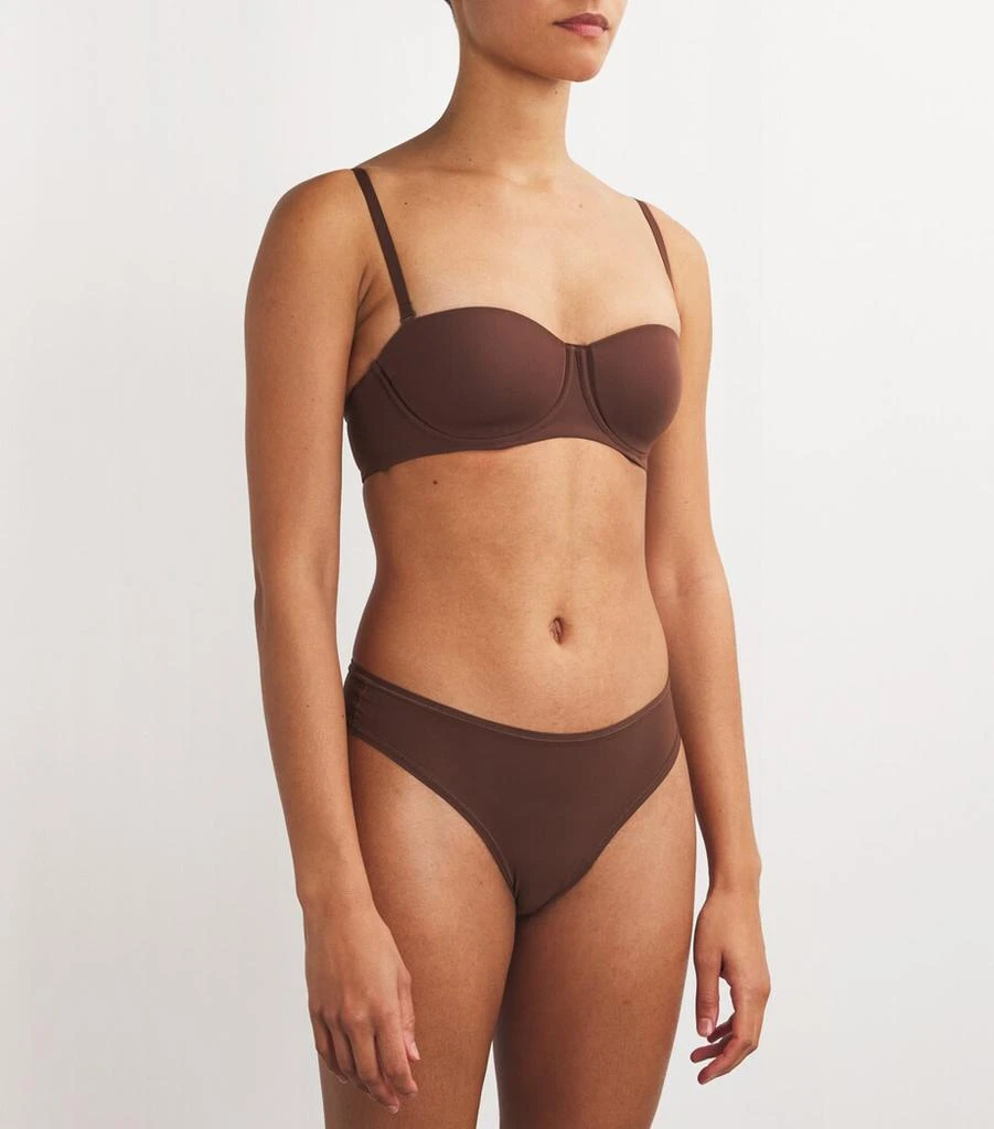 SKIMS Fits Everybody Strapless Bra 2