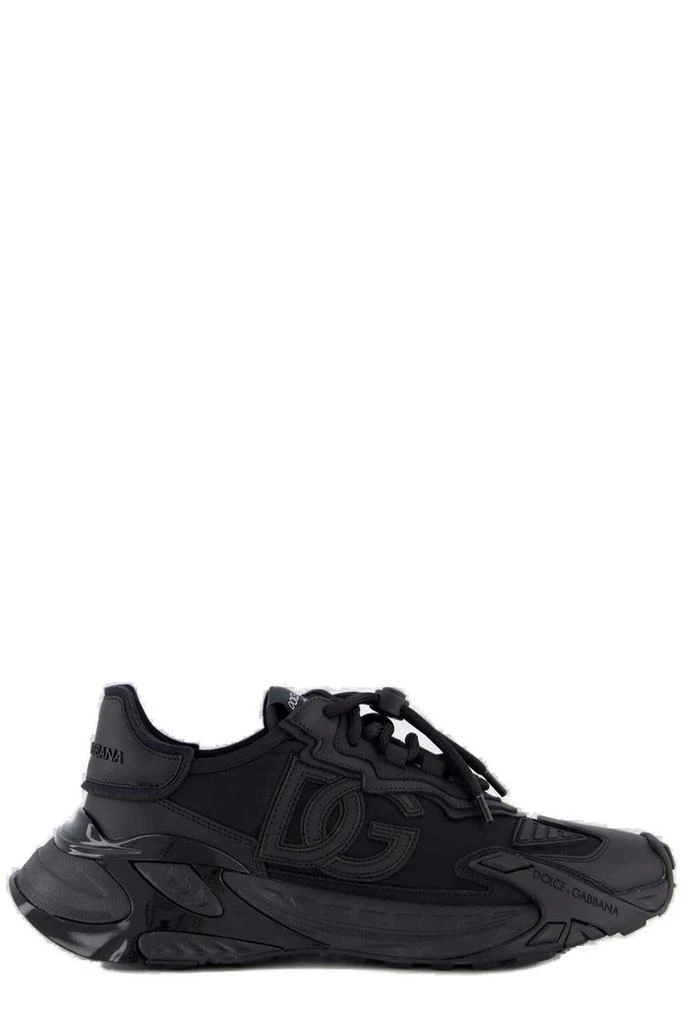 Dolce 
Gabbana Dolce 
Gabbana DG Logo Patch Low-Top Sneakers 1