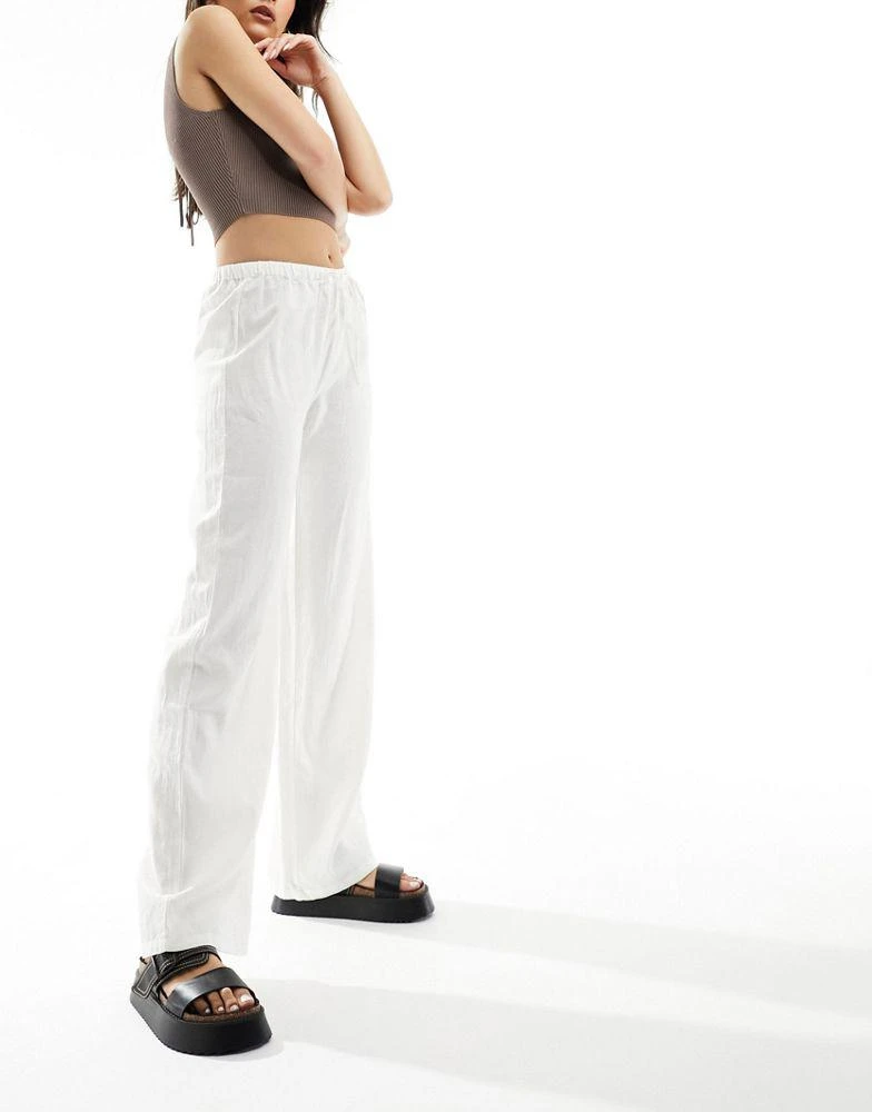 Pull&Bear Pull&Bear high waisted linen trousers in white 5