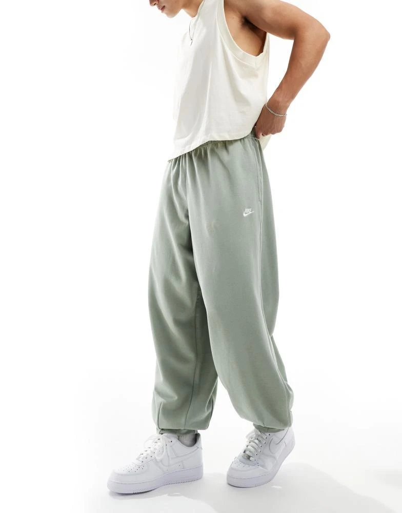 NIKE Nike Club french terry oversized joggers in olive 1