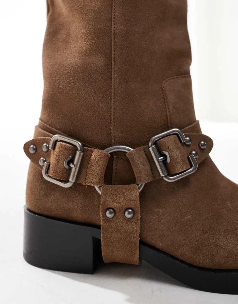 Stradivarius Stradivarius leather biker boot in beige 2