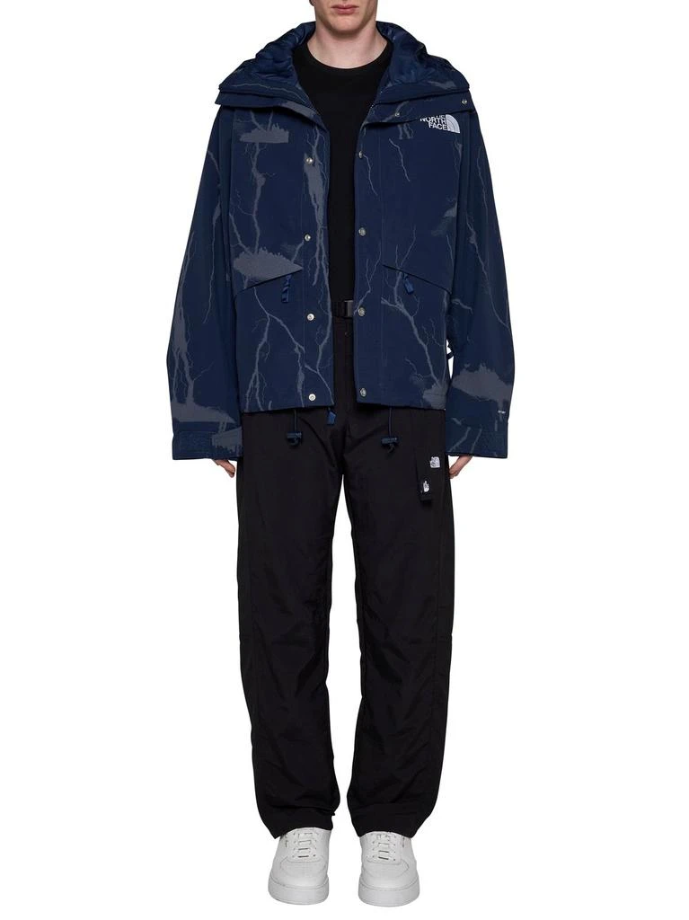The North Face The North Face Logo Embroidered Hooded Jacket 4
