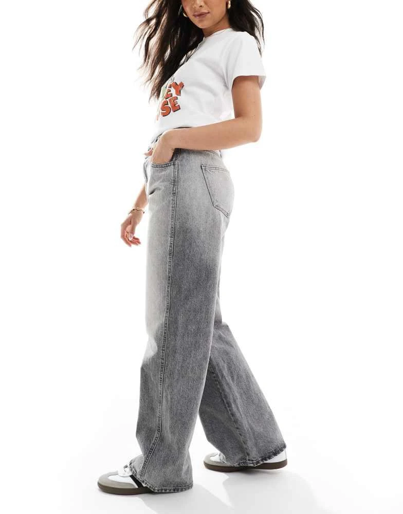 Stradivarius Stradivarius STR baggy jeans in light grey wash 3