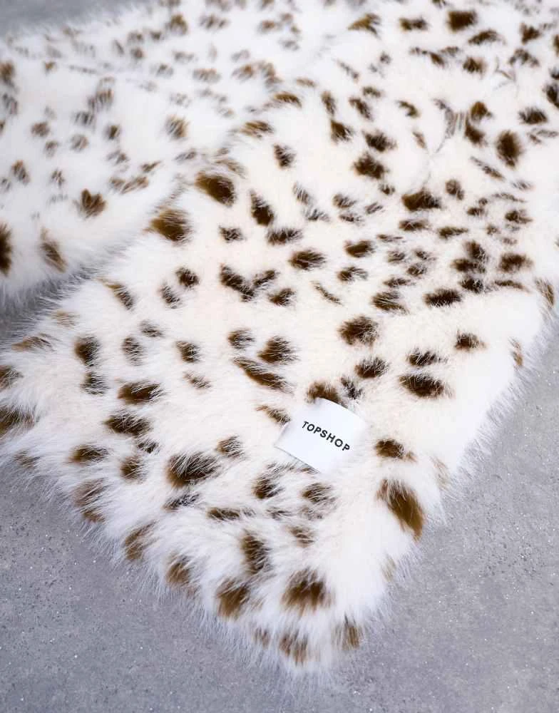 Topshop Topshop Sophie faux fur scarf in dalmatian 2