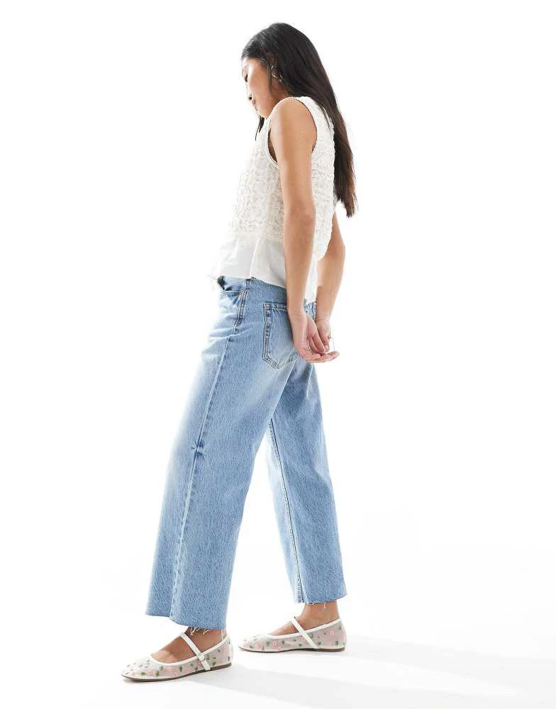 Stradivarius Stradivarius Petite D96 straight cropped jean in mid wash 3