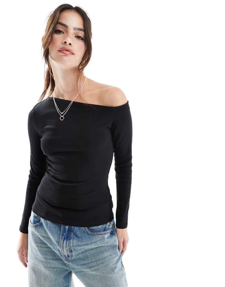 Stradivarius Stradivarius asymmetric long sleeve top in black 1