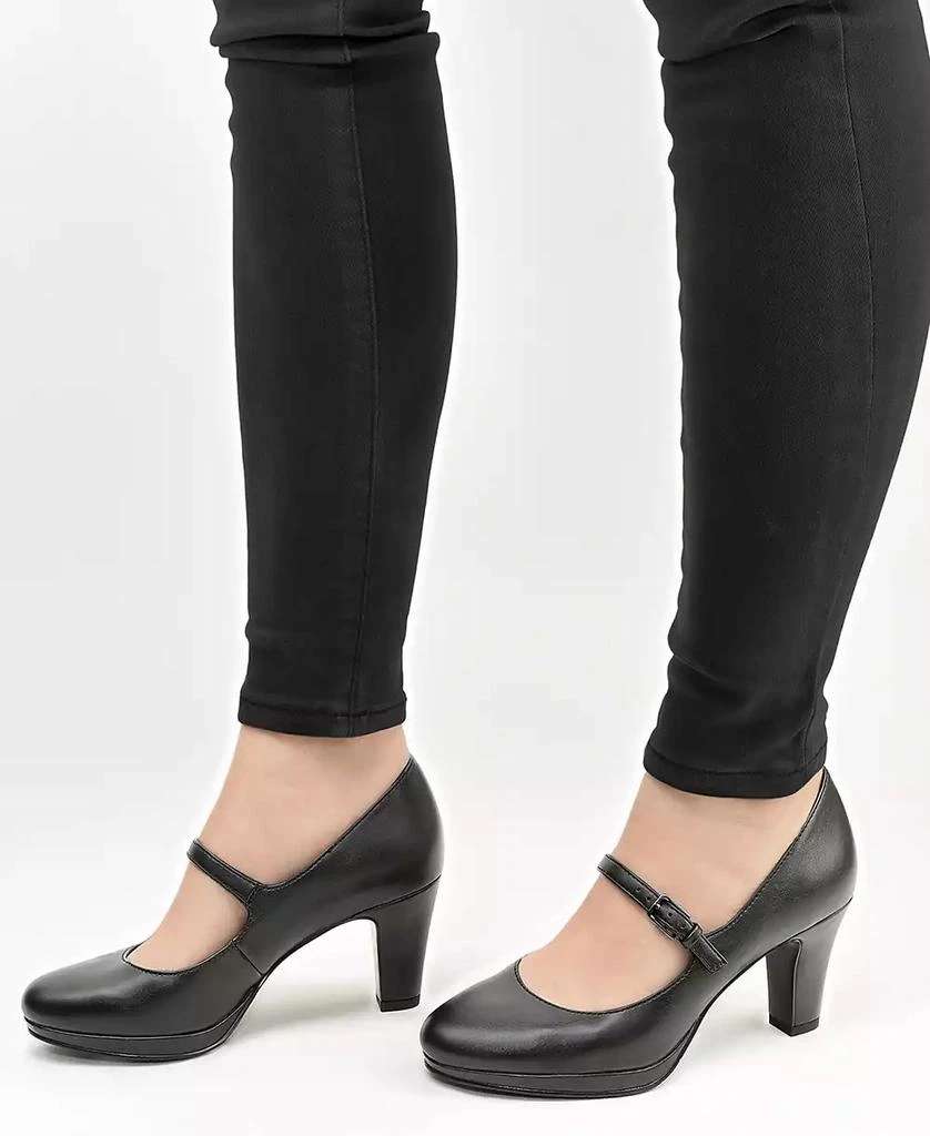 Easy Street Women's Zest Platform Pumps 6