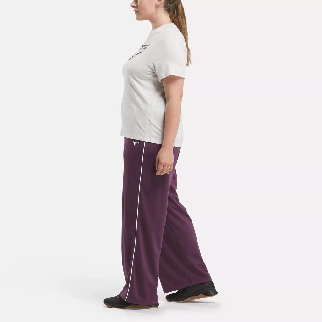 Reebok Women
s Reebok Identity Big Logo T-Shirt (Plus Size) 2