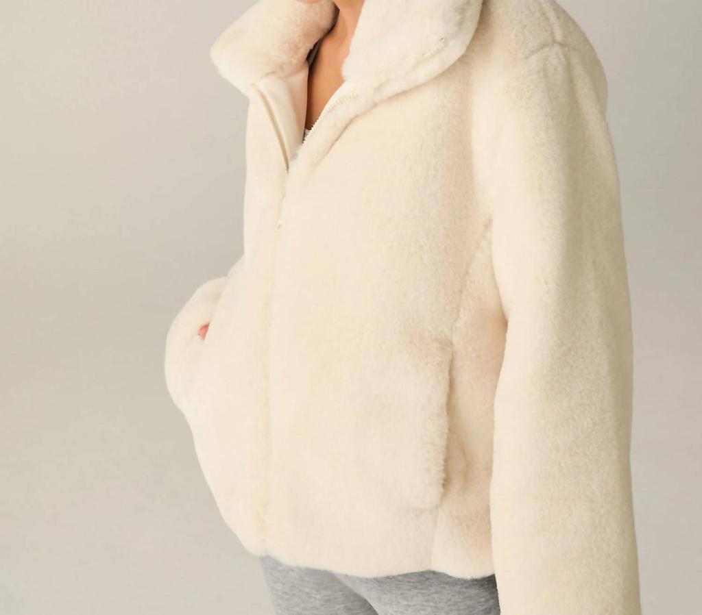 alo Foxy Sherpa Jacket アロー ブルゾン アイボリー M Foxy Sherpa Jacket - Ivory | Alo Yoga