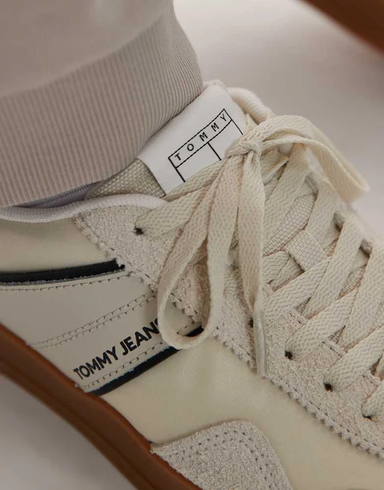 Tommy Jeans Tommy Jeans Grenwich trainers in white and brown 5