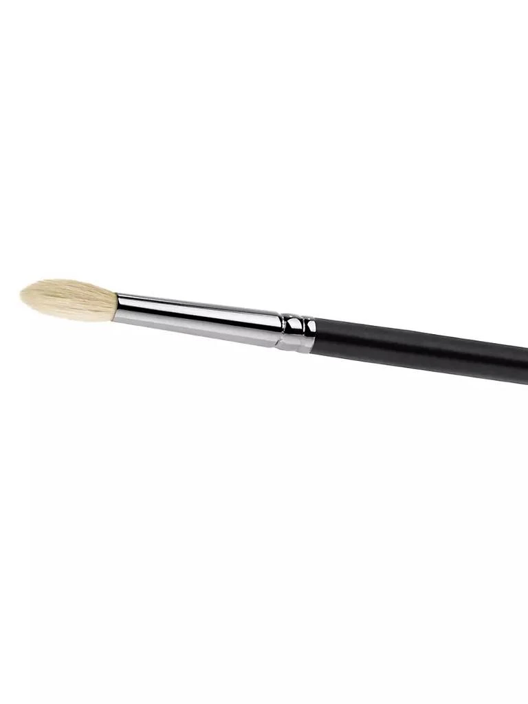 MAC 221S Mini Tapered Blending Brush 2