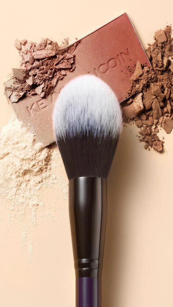 Kevyn Aucoin Blurring Powder Brush 3