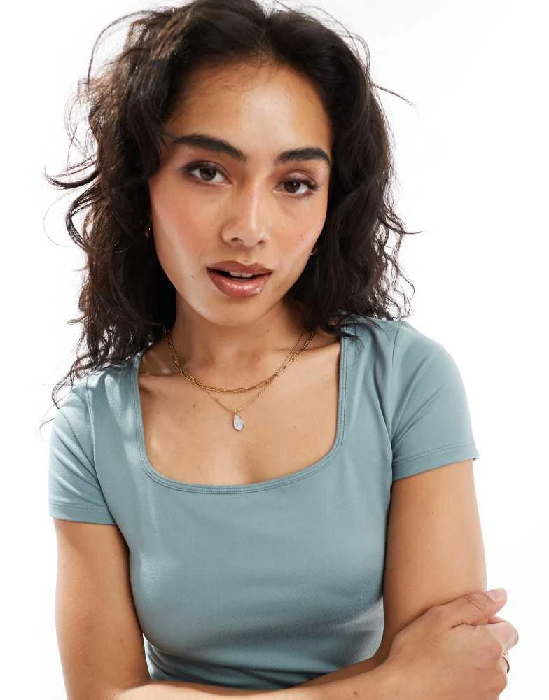 HOLLISTER Hollister seamles square neck t-shirt in grey/blue 2