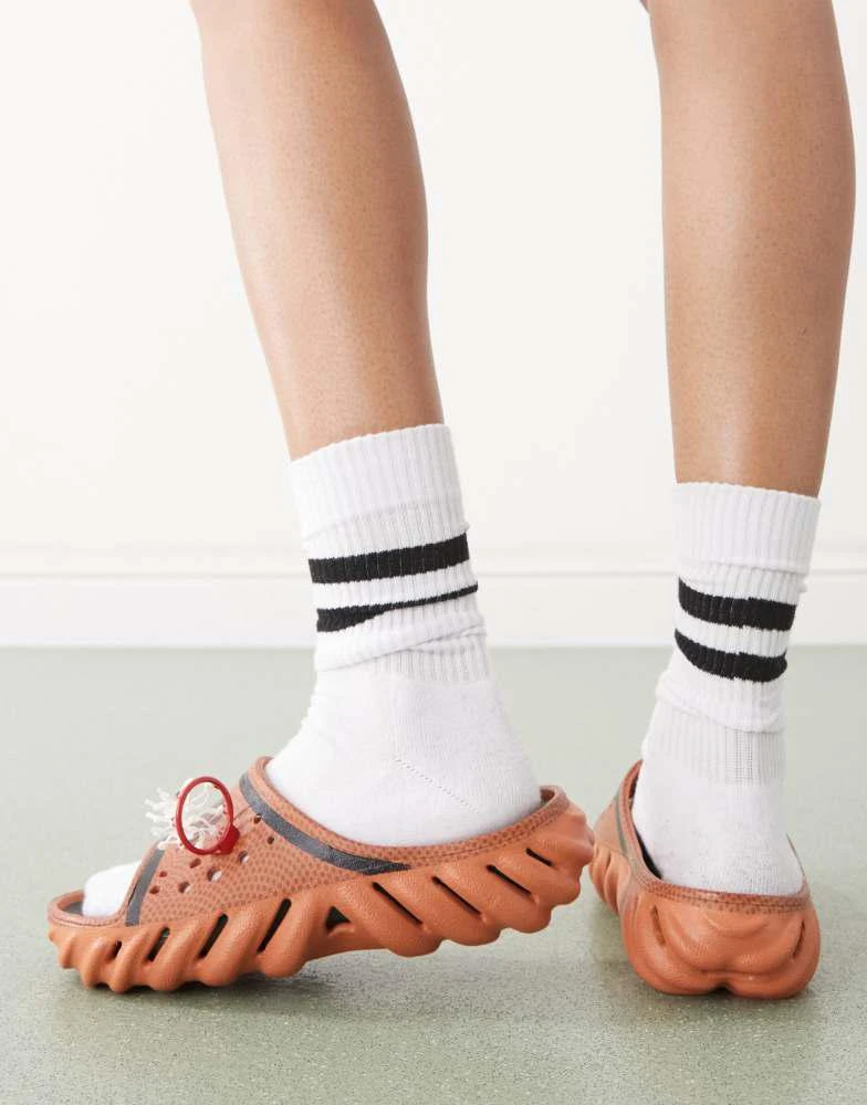 Crocs Crocs NBA Echo slides in sienna 4
