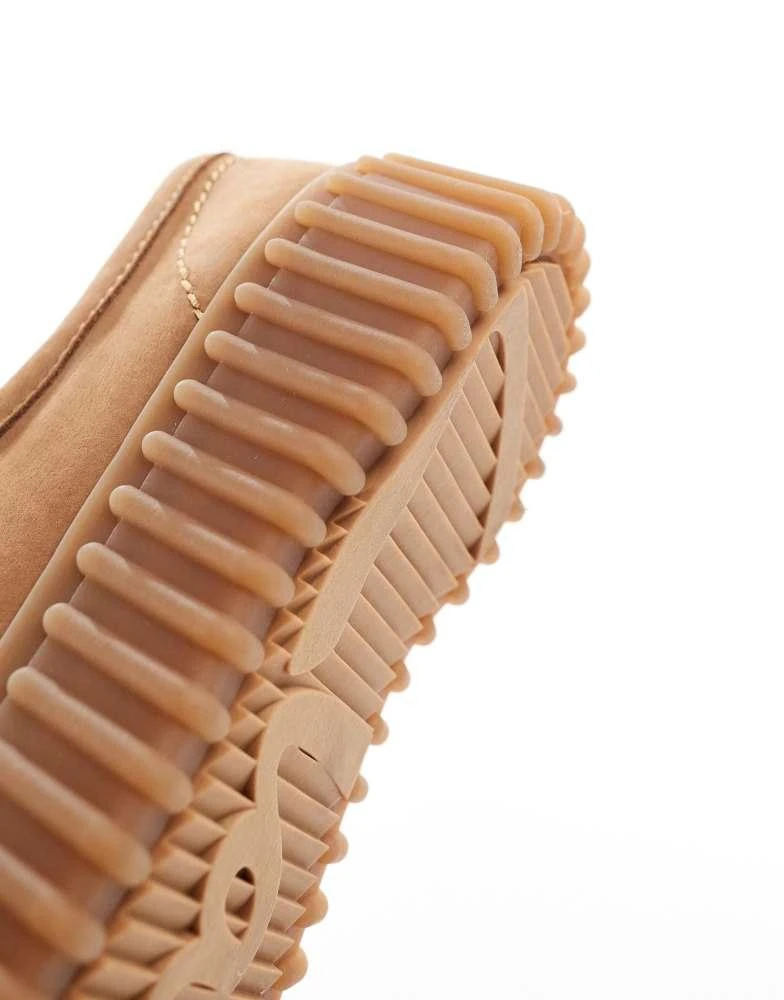 Clarks Clarks Suede Torhill Bee shoe in brown 4