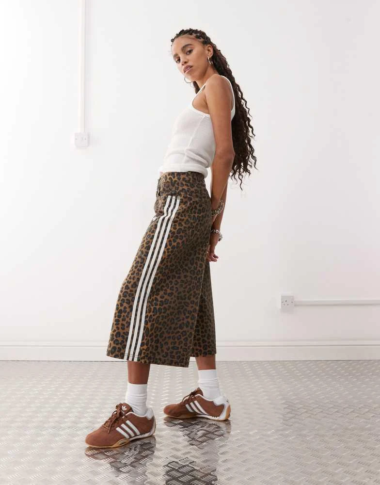 Adidas adidas Originals denim jorts in leopard print - MULTI 2