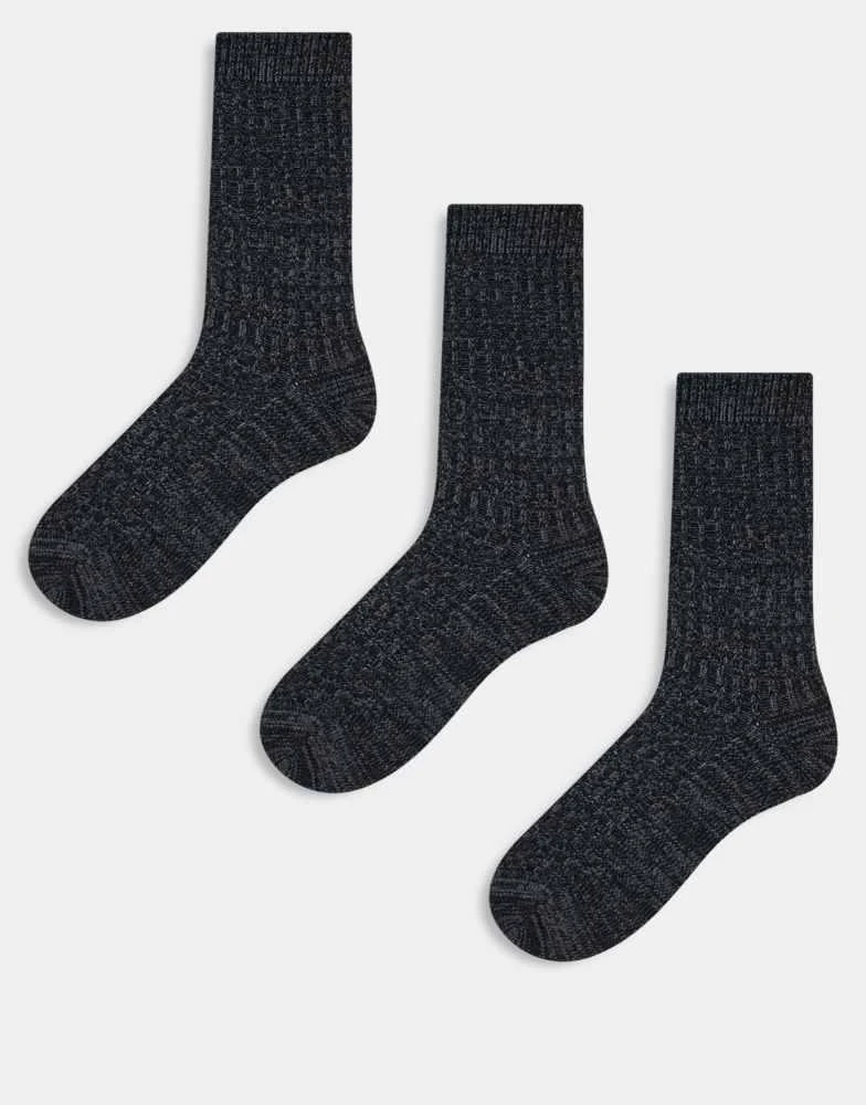 New Look New Look 3 pack heavyweight ribbed socks in black 1