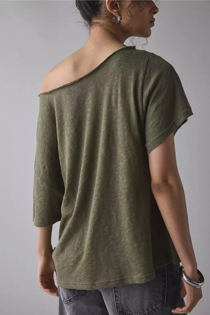BDG BDG Courtney Eye Graphic Off-The-Shoulder Oversized Tee 3