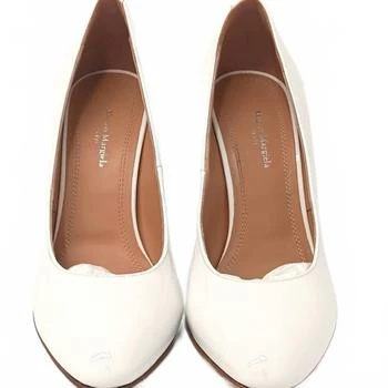 Women
s Patent Leather Court Pumps In White