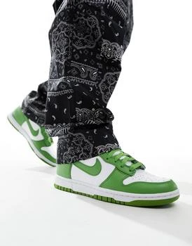 Nike Nike Dunk Hi Retro trainers in white and green