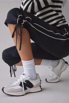 New Balance 327 Sneakers