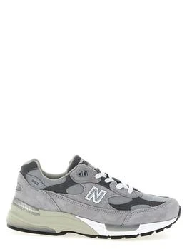 
992
 Sneakers